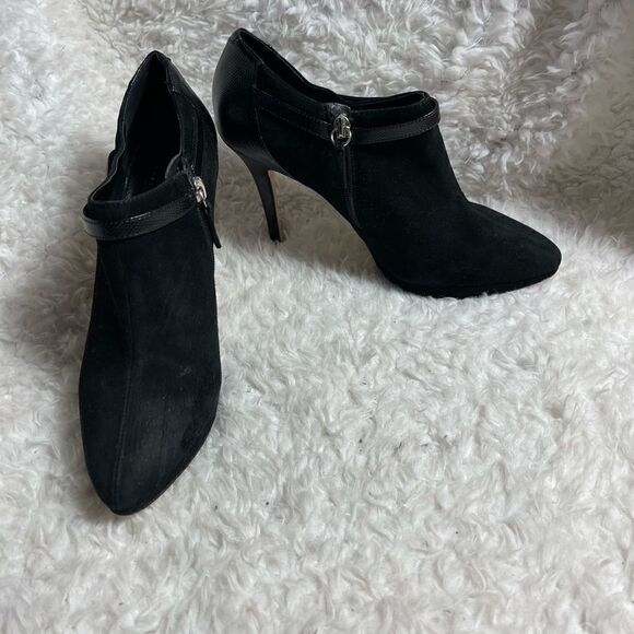 White House Black Market Black suede ankle boots reptile prints trims Size 8M - Picture 2 of 11